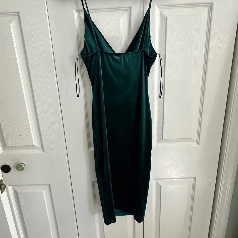 Windsor Emerald Green Velvet Cowl Neck Spaghetti Strap Bodycon Midi Dress - Picture 4 of 5